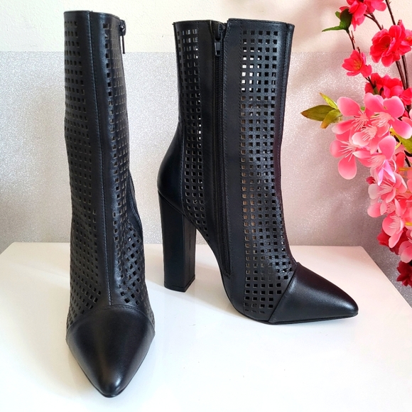 Nasty Gal Shoe Cult Cut Out Boots Size 8.5 - Picture 1 of 5
